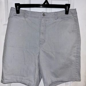 Gloria Vanderbilt Gray Purple Stitch Hi Rise Shorts. Size 18